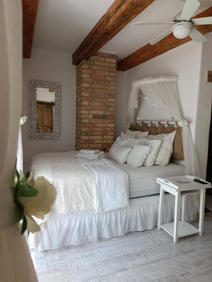 Květinový apartmán se soukromou terasou Pouzdrany Exteriér fotografie
